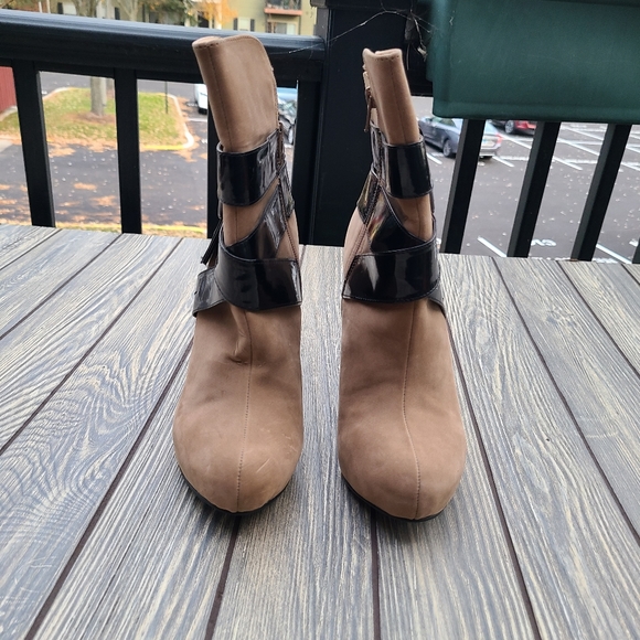 Taupe Tan Black Stiletto Ankle Booties - Picture 3 of 9
